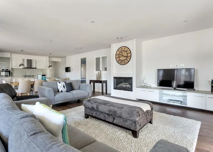 Luxury Capel Sound